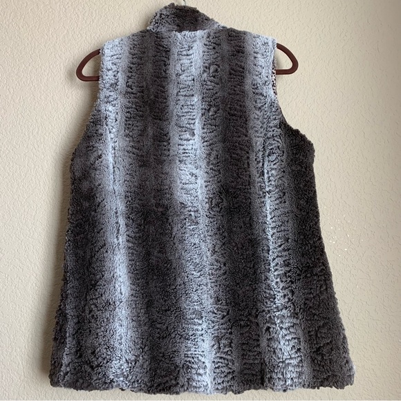 Erin London Sherpa Vest - Picture 3 of 7